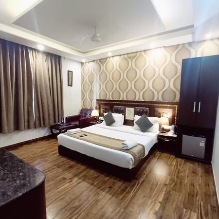 Hotel Waterfall Paschim Vihar Delhi Екстер'єр фото