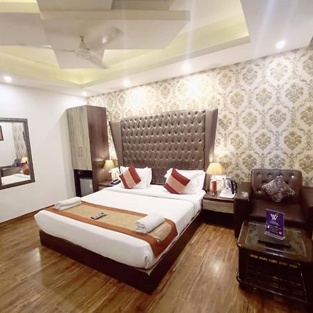 Hotel Waterfall Paschim Vihar Delhi Екстер'єр фото