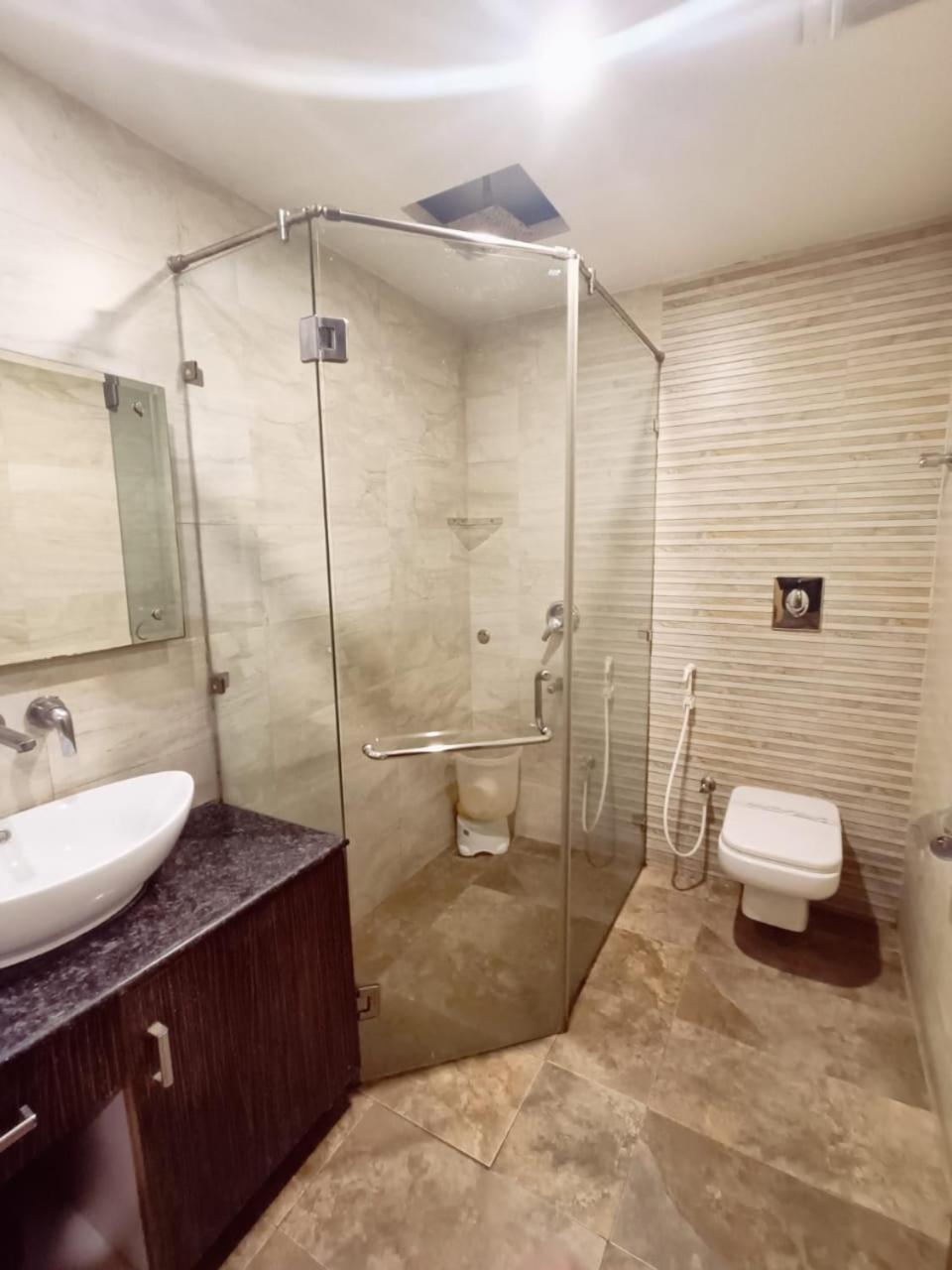 Hotel Waterfall Paschim Vihar Delhi Екстер'єр фото