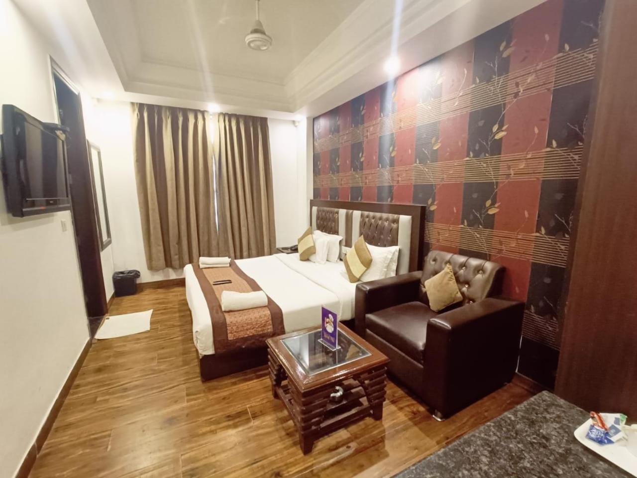 Hotel Waterfall Paschim Vihar Delhi Екстер'єр фото