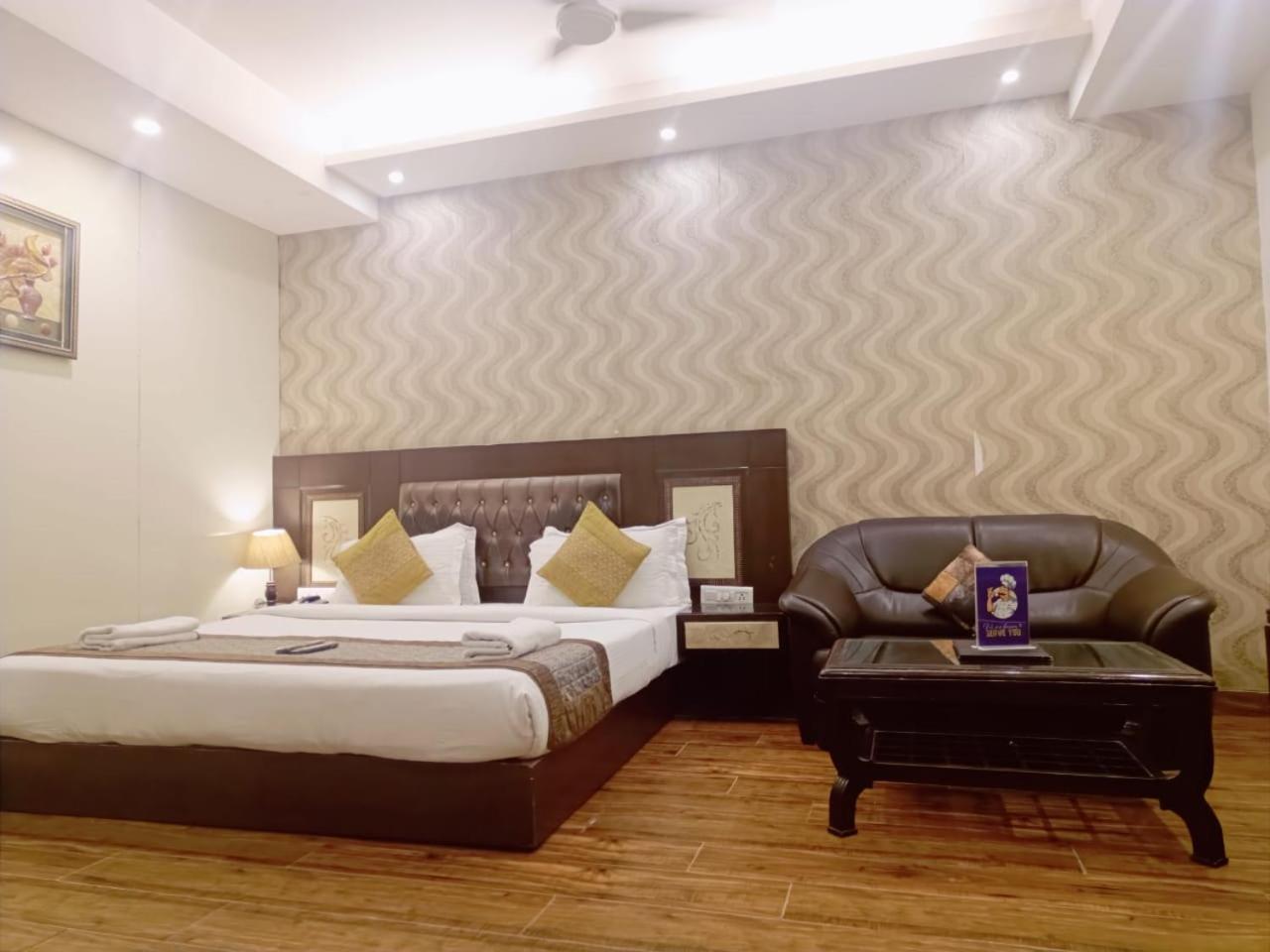 Hotel Waterfall Paschim Vihar Delhi Екстер'єр фото