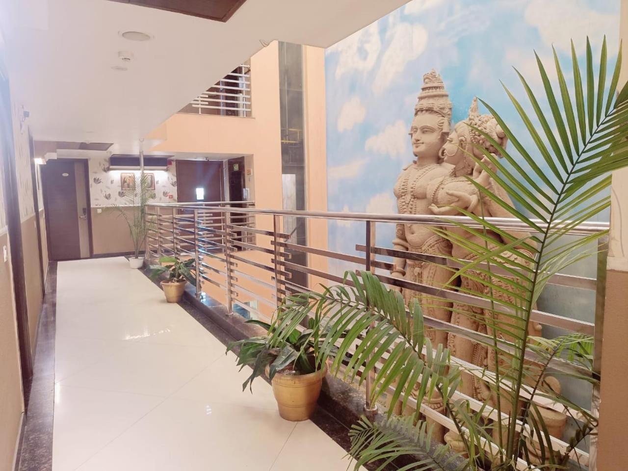 Hotel Waterfall Paschim Vihar Delhi Екстер'єр фото