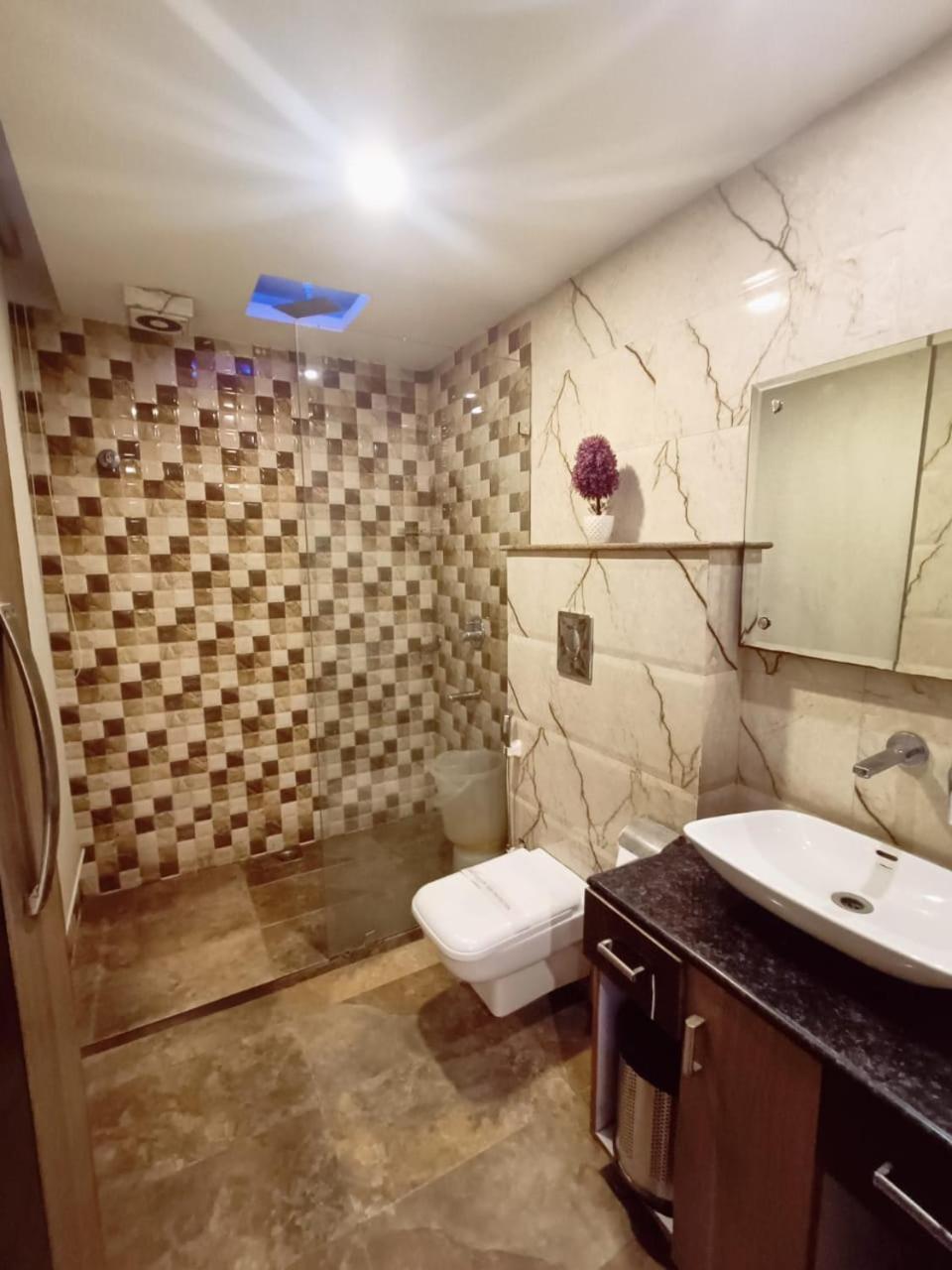 Hotel Waterfall Paschim Vihar Delhi Екстер'єр фото